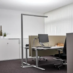 Arcchio LED-gulvlampe til kontor Jolinda, sølv, 4.000 K, sensor
