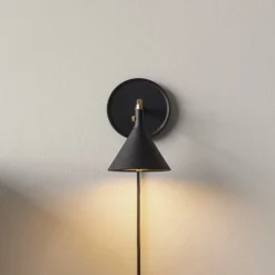 Audo LED-væglampe Cast, sort, IP44, dæmper, stik