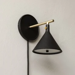 Audo LED-væglampe Cast, sort, IP44, dæmper, stik