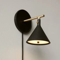 Audo LED-væglampe Cast, sort, IP44, dæmper, stik