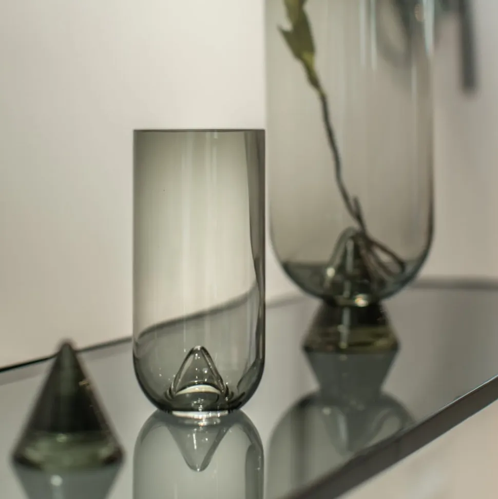 AYTM Glacies-vase, røgfarvet grå, højde 29 cm, glas, mundblæst