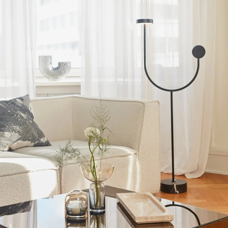 AYTM LED-gulvlampe Grasil, sort, marmor, højde 127 cm