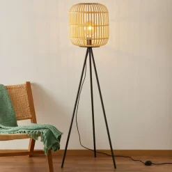 Bordesley gulvlampe, trefod, med træskærm