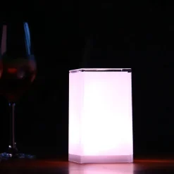 Bærbar bordlampe Cub, app-kontrollerbar, RGBW