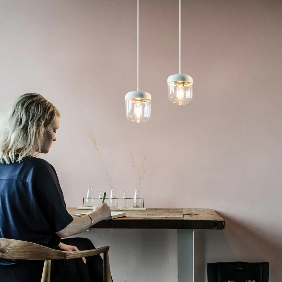 Design pendellampe Acorn, hvid og messing