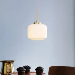 Dyberg Larsen Arp hængelampe, messingfarvet, glas, Ø 15 cm