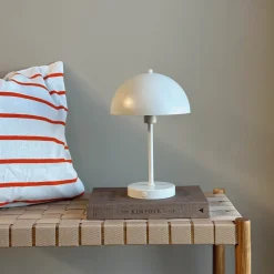 Dyberg Larsen Stockholm bordlampe til opladning, perlehvid