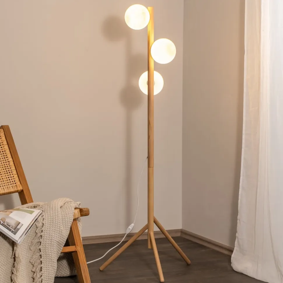 Estera gulvlampe, opalglas, træramme, 132 cm, 3 lyskilder