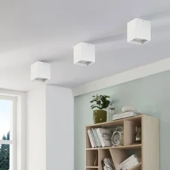 Firkantet påbygnings downlight Carson i hvid