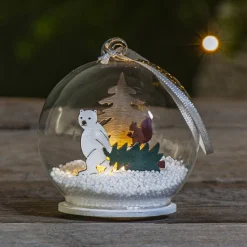 Forest Friends LED-glaskugle, isbjørn med træ