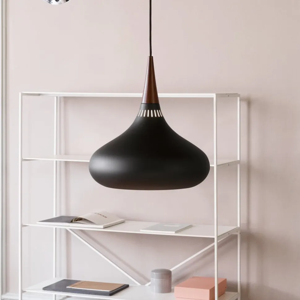 FRITZ HANSEN Orient P2 Pendul sort/rose Ø 34cm