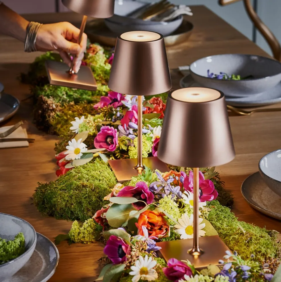 Genopladelig LED-bordlampe Nuindie mini, USB-C, bronze, IP54, dæmpbar.