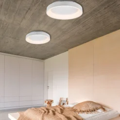 Girona LED-loftlampe med fjernbetjening, hvid