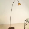 Graciøs SNAIL gulvlampe med 1 lys, jern brun og gu