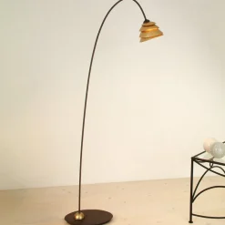 Graciøs SNAIL gulvlampe med 1 lys, jern brun og gu