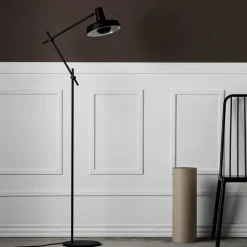 GRUPA Arigato gulvlampe, tredelt arm, sort