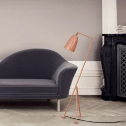 GUBI Gräshoppa trefods gulvlampe, vintagerød