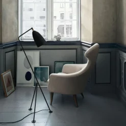 GUBI Gräshoppa trefods gulvlampe, sort