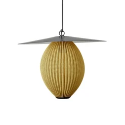 GUBI Satellite udendørs pendel, 57x36 cm, sort/sennepsguld