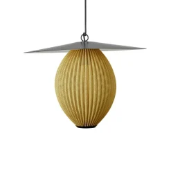 GUBI Satellite udendørs pendel, 57x36 cm, sort/sennepsguld