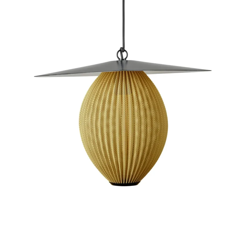 GUBI Satellite udendørs pendel, 57x36 cm, sort/sennepsguld