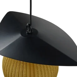 GUBI Satellite udendørs pendel, 57x36 cm, sort/sennepsguld