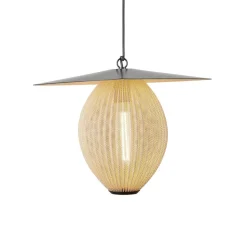 GUBI Satellite udendørs pendel, 57x36 cm, sort/cremehvid