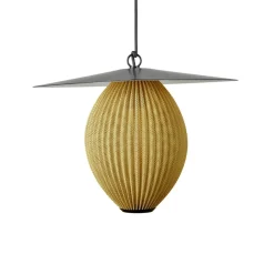 GUBI Satellite udendørs pendel, 45x27 cm, sort/sennepsguld