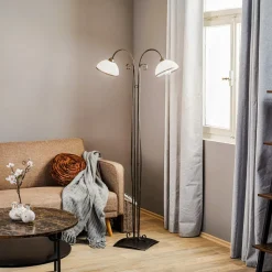 Gulvlampe Antica i landlig stil, 2 lyskilder