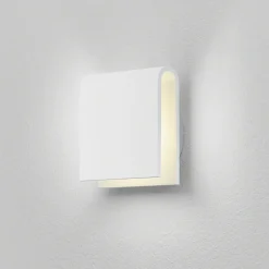 Helestra Cano LED-vægindbygningslampe, hvid