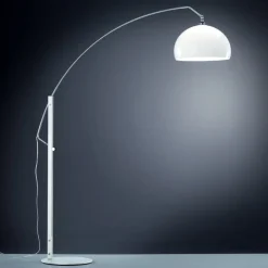 Helestra Doro-gulvlampe med akrylskærm, hvid