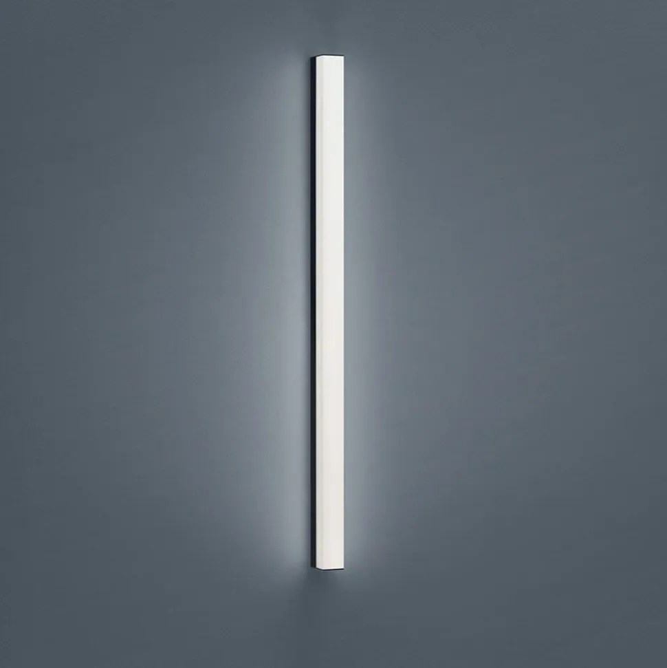 Helestra Lado LED-spejllampe, sort, 90 cm