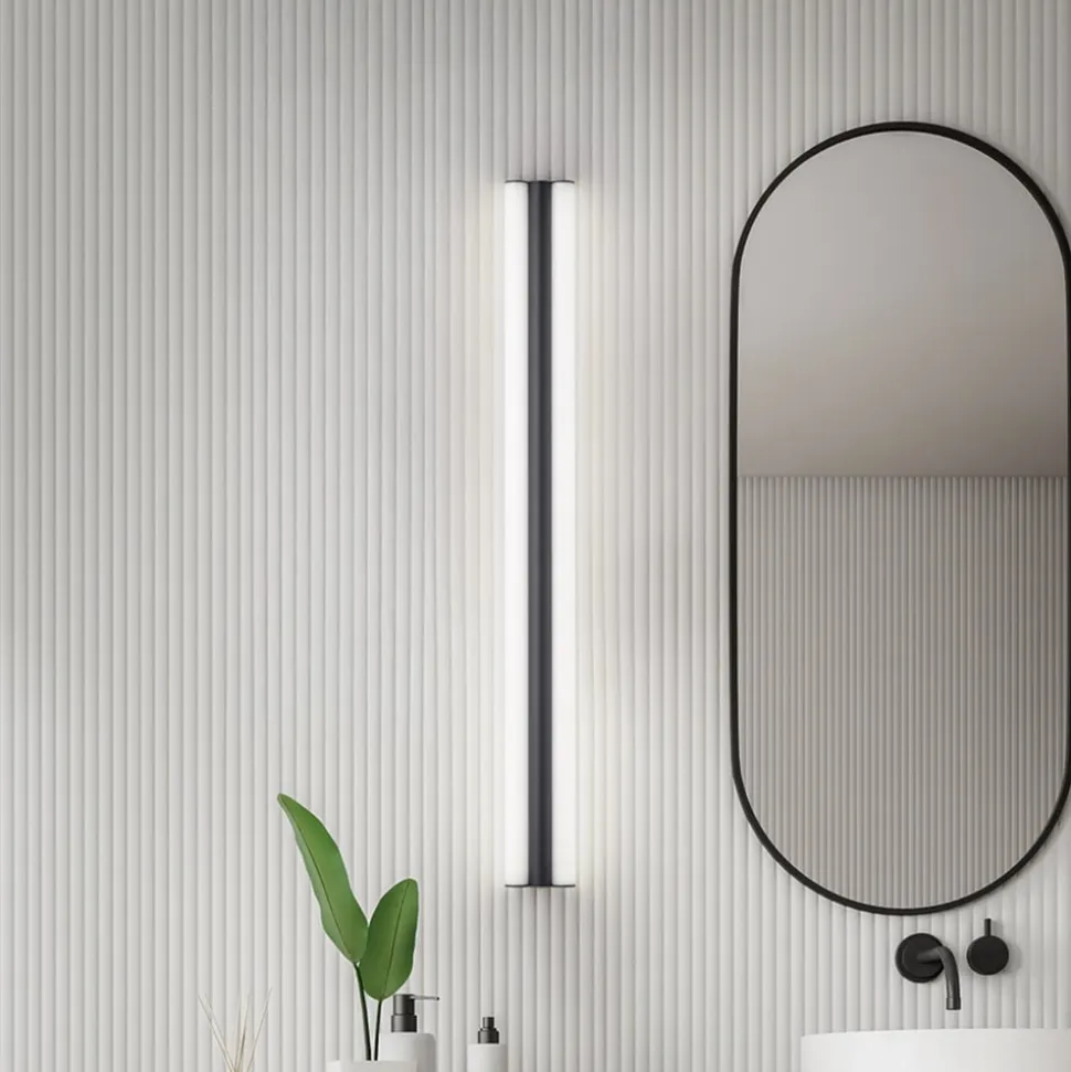 Helestra LED-spejllampe LOOM, længde 120 cm, sort, IP44