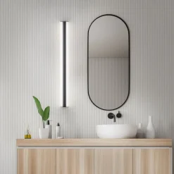 Helestra LED-spejllampe LOOM, længde 120 cm, sort, IP44