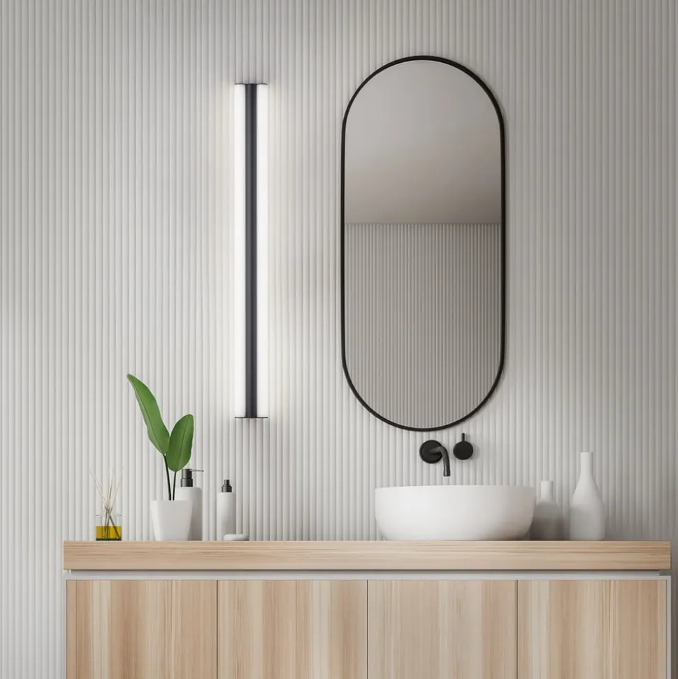 Helestra LED-spejllampe LOOM, længde 120 cm, sort, IP44