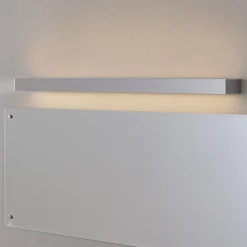 Helestra Theia LED-spejllampe, forkromet, 90 cm