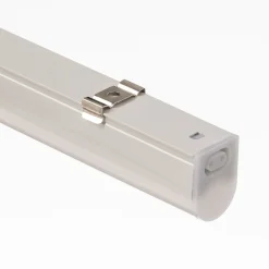 Hvid LED lysskinne Eckenheim med kontakt