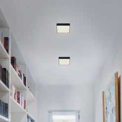 LED-loftslampe Flame Star, 15,7 x 15,7 cm sort
