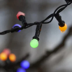 LED-lyskæde Berry Mini med timerfunktion farverige