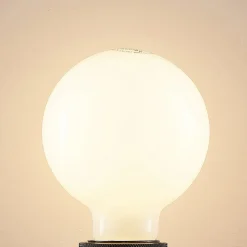 LED-pære E27 4 W 2.700 K G95 globe dæmpes opal, 3