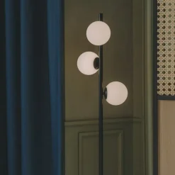 LEDS-C4 LED-gulvlampe Perlina, højde 170 cm, sort, stål