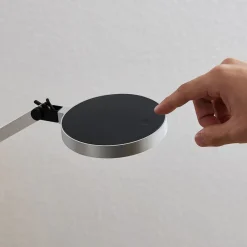 LED-skrivebordlampe Rilana med dæmper, sølv