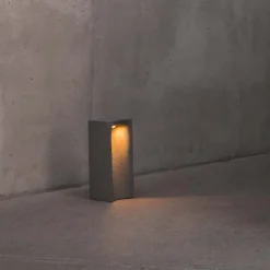 LED-sokkellampe Grot, 3000K, grå, beton, IP55, højde 40 cm