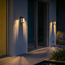 LED-solcellelampe Corner med sensor, grå