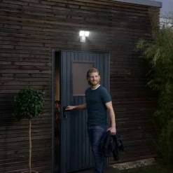 LEDVANCE Endura Pro Spot sensor LED-spot 16W hvidt
