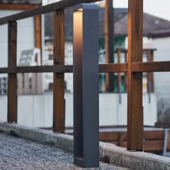 Lindby Emima LED-gadelampe lavet af aluminium 100 cm