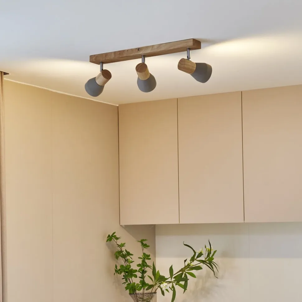 Lindby Filiz spotlight, 3 lyskilder, 47 cm lang, træ, beton, E14