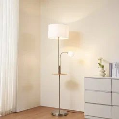 Lindby Gulvlampe Aovan, nikkelfarvet, hylde, USB-port