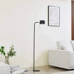 Lindby gulvlampe Kaida, sort, metal