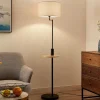 Lindby gulvlampe Zinia, sort, hylde, USB-tilslutning